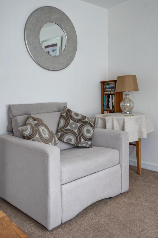 Katrinas Apartment By Treetop Property Cirencester Exterior foto